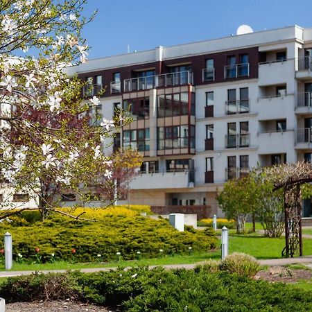 Wonderful Apartment Garden Residence By Noclegi Renters Cracovia Esterno foto
