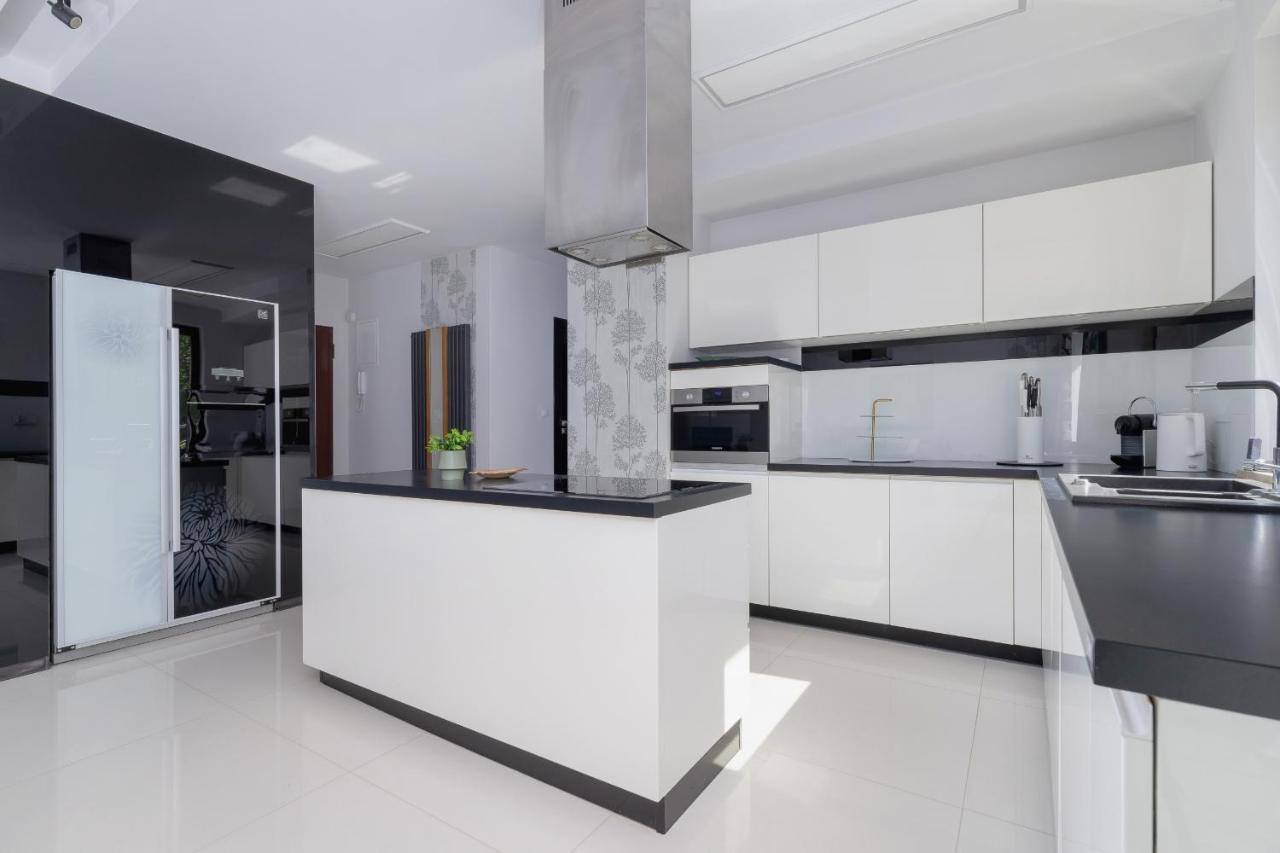 Wonderful Apartment Garden Residence By Noclegi Renters Cracovia Esterno foto
