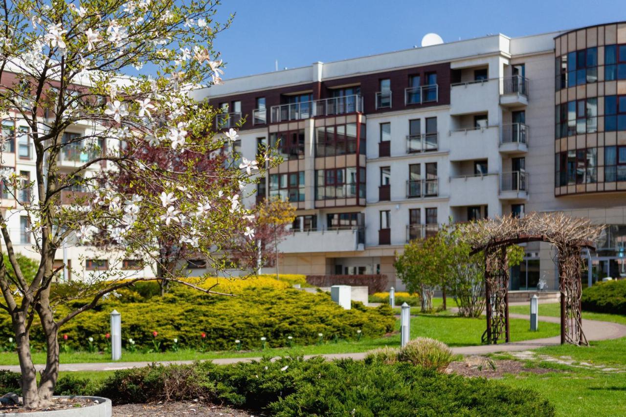Wonderful Apartment Garden Residence By Noclegi Renters Cracovia Esterno foto