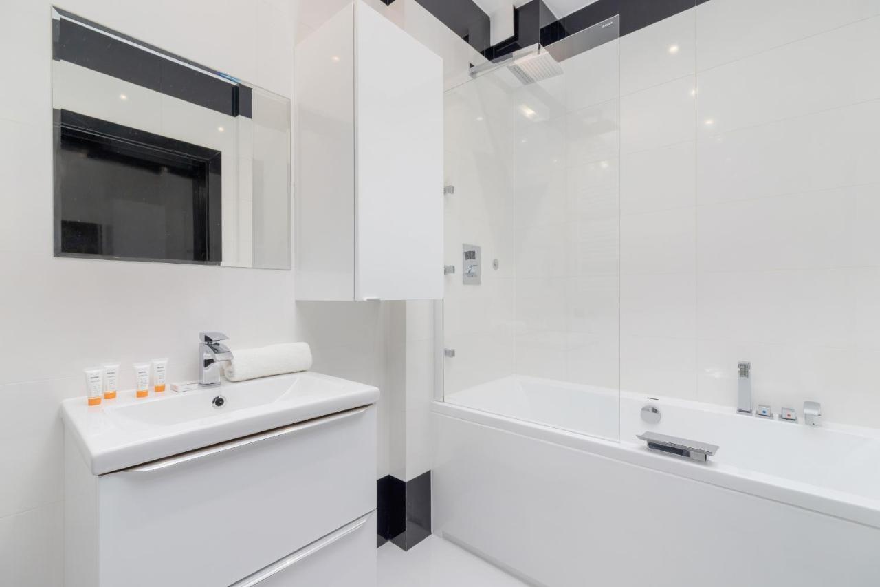Wonderful Apartment Garden Residence By Noclegi Renters Cracovia Esterno foto