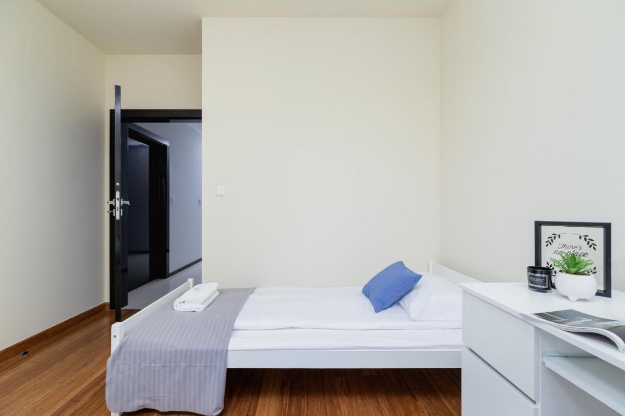 Wonderful Apartment Garden Residence By Noclegi Renters Cracovia Esterno foto